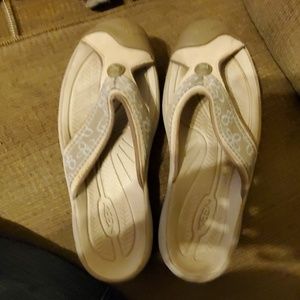 Keen Shoes - Keen Sandals/Flip Flops/Water Shoes Keen Shoes - Keen Sandals/Flip Flops/Water Shoes